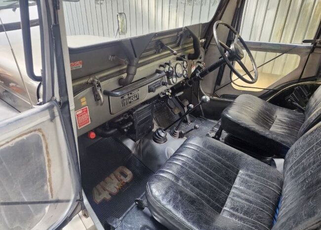 
								1980 Mitsubishi JEEP MT full									