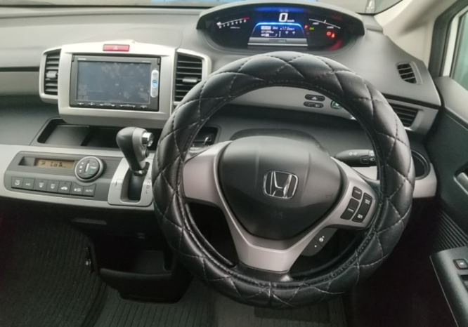 
								2013 HONDA FREED HYBRID full									